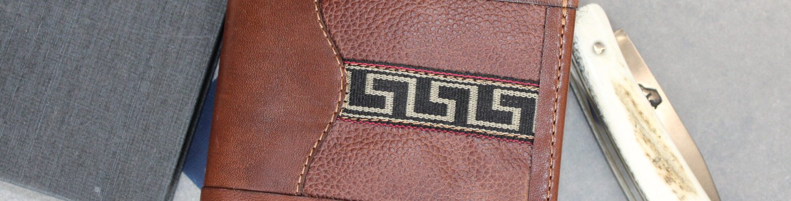 Porta pasaporte REPULN café