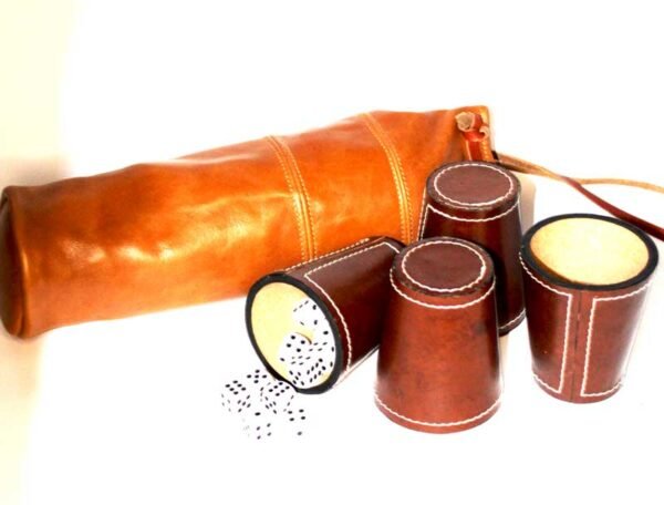 Juego cachos en cuero liso café moro