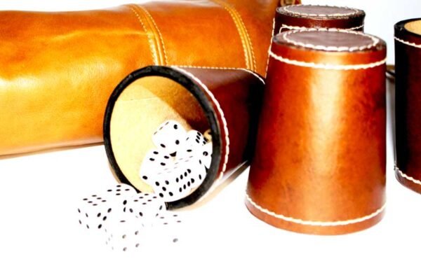 Juego cachos en cuero liso café moro